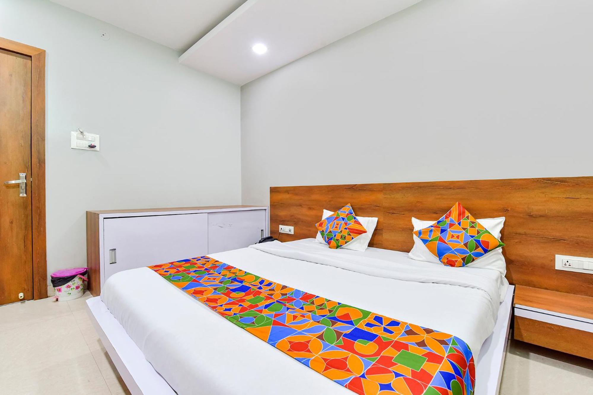 Fabhotel Raghumani Palace Ujjain Exterior photo